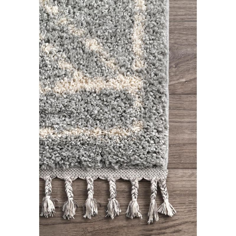nuLOOM Mackie Moroccan Diamond Tassel Rug