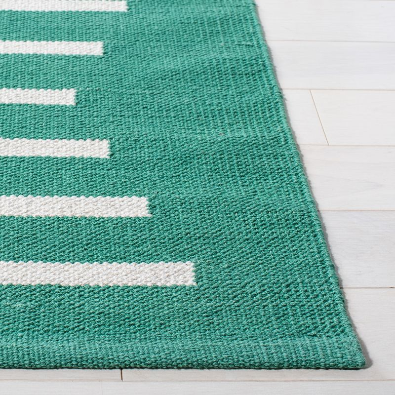 Montauk MTK313 Hand Woven Indoor Accent Rug - Dark Green/Ivory - 4'x6' - Safavieh