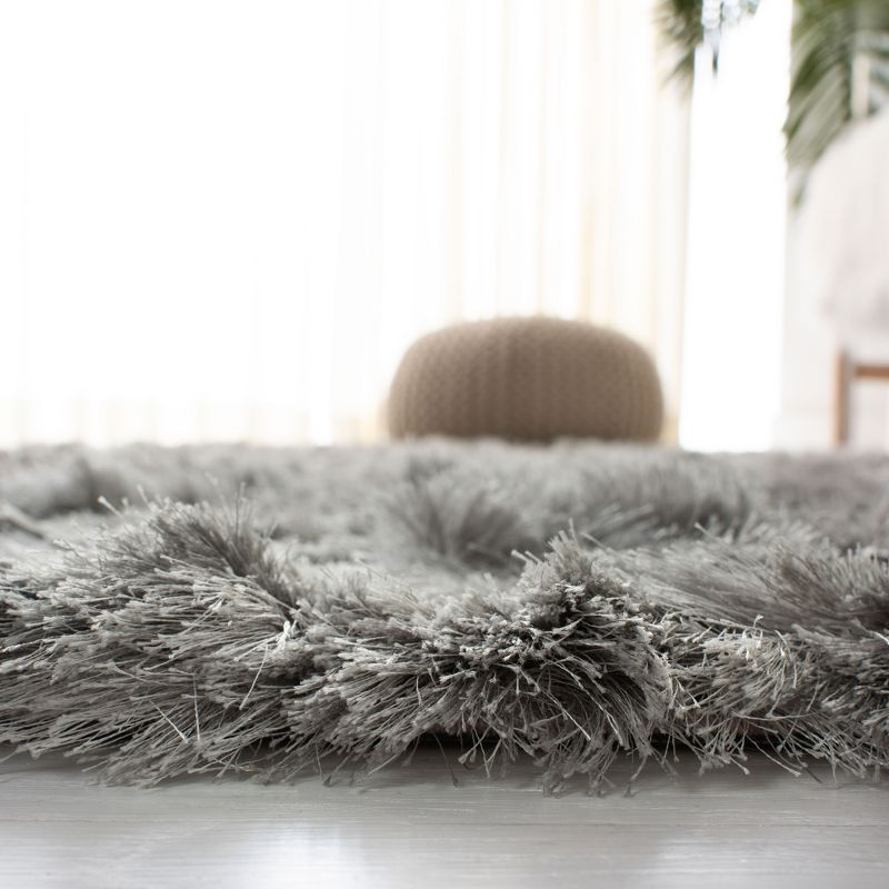 Ocean Shag OCG101 Hand Tufted Indoor Accent Rug - 4'x4' - Silver - Safavieh