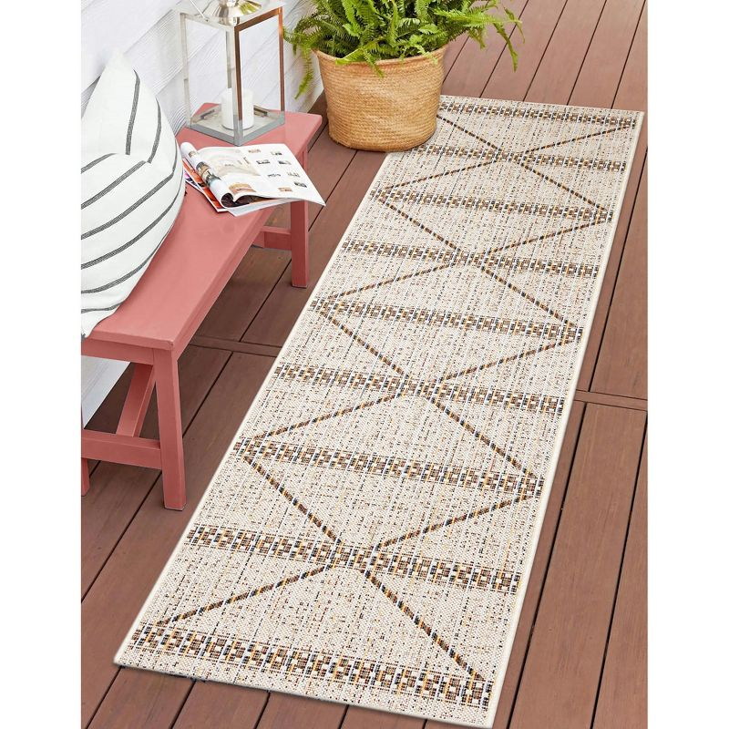 Liora Manne Avena Diamond Stripe Indoor/Outdoor Rug Ivory 1'11" x 7'6"