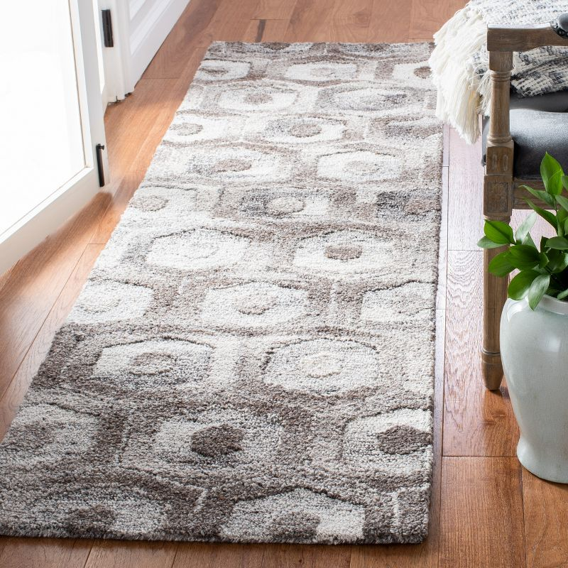 Abstract ABT632 Handmade Indoor Runner - Grey/Beige - 2'-3"x8' - Safavieh
