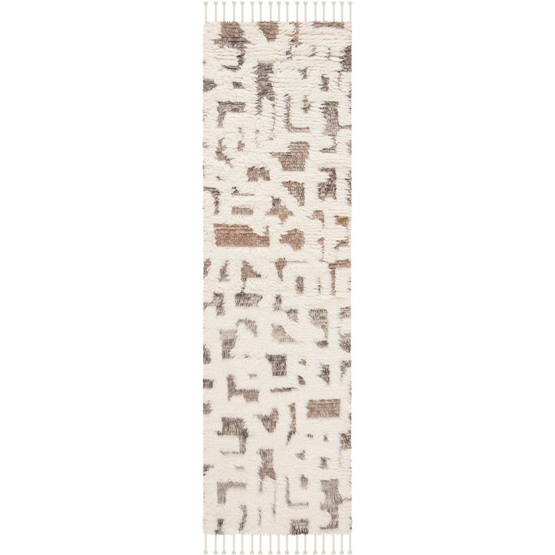 Manhattan MAN458 Hand Knotted Runner Rug - Ivory/Grey - 2'3"x8' - Safavieh.