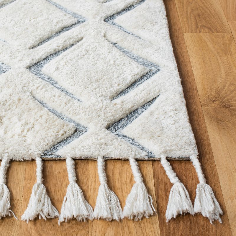 Sahara SAH454 Hand Tufted Indoor Accent Rug - Ivory/Grey - 3'x5' - Safavieh