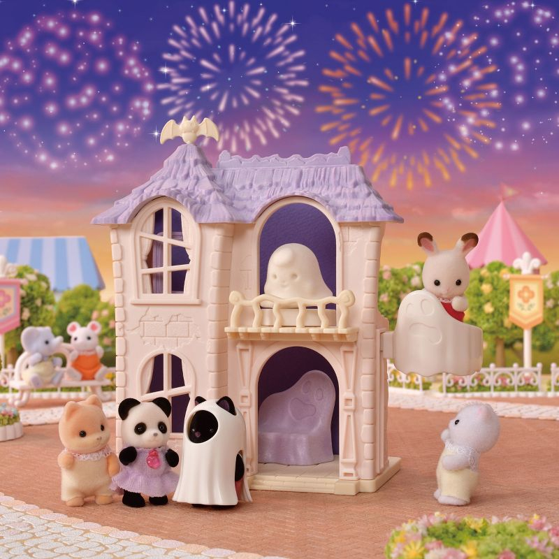 Calico Critters Spooky Surprise House, Dollhouse Playset with Collectible Doll Figure