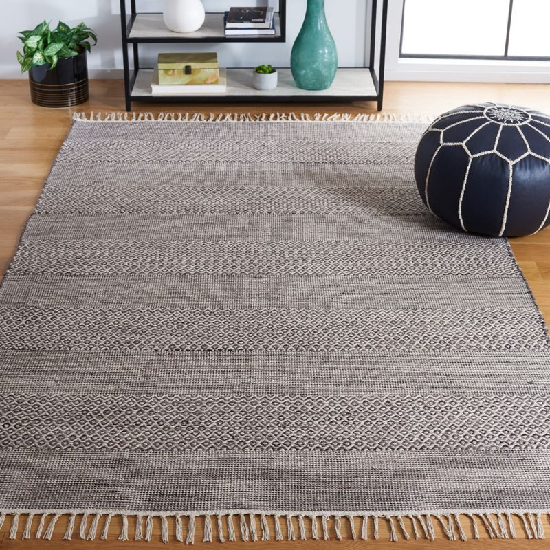 Montauk MTK330 Hand Woven Area Rug - Ivory/Anthracite - 3'x5' - Safavieh.
