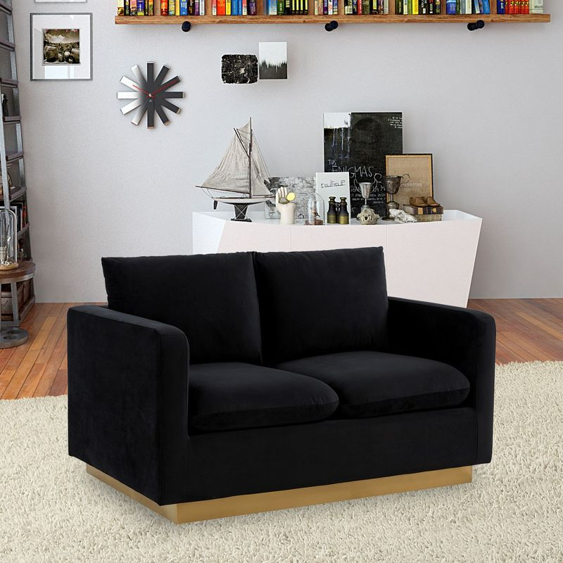 LeisureMod Nervo Mid-Century Modern Upholstered Velvet Loveseat with Gold Frame in Midnight Black