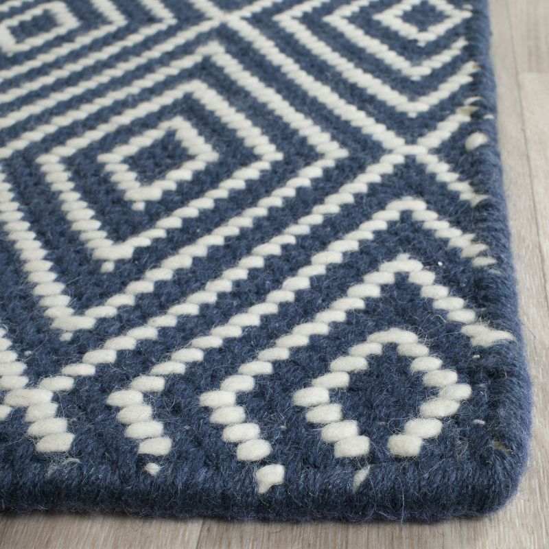 Wilton WIL715 Hand Hooked Indoor Area Rug - Navy/Ivory - 4'x6' - Safavieh