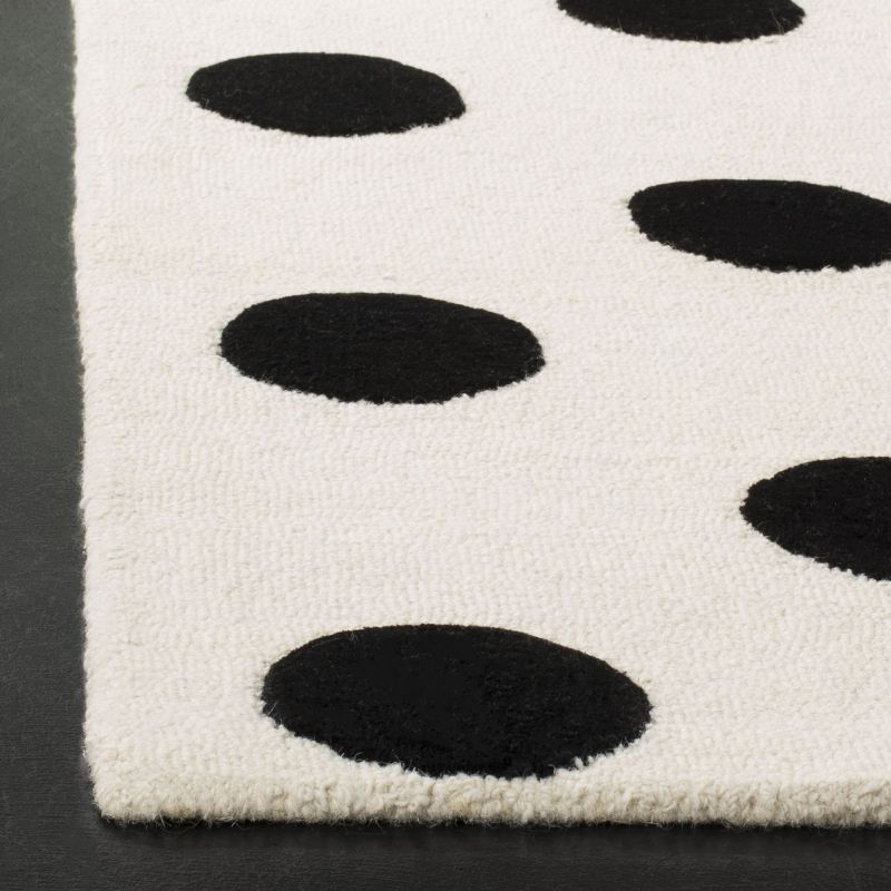 Safavieh Kids Polka Dots SFK904 Hand Tufted Indoor Area Rug - Ivory/Black - 6'x9' - Safavieh