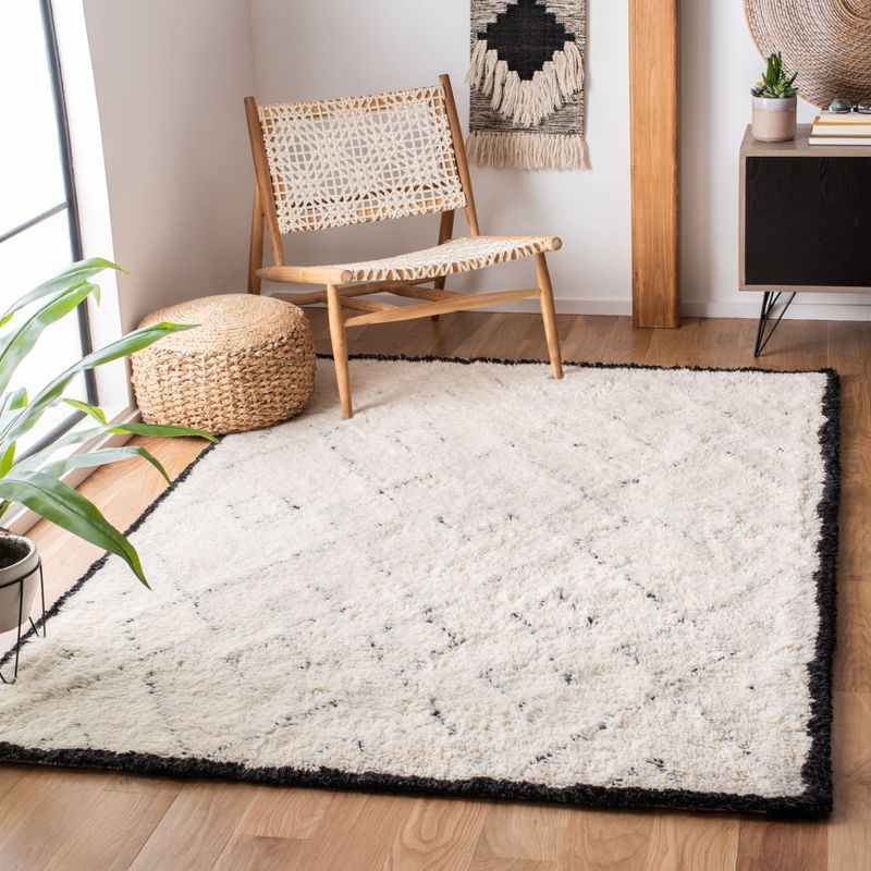 Casablanca CSB917 Hand Tufted Area Rug - Ivory/Black - 3'x5' - Safavieh.