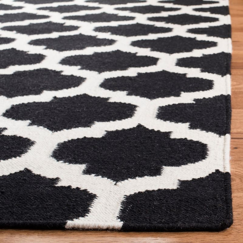 Dhurries DHU623 Hand Woven Flat Weave Area Rug Black / Ivory 4' X 6' - Safavieh.