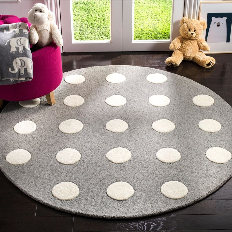 Safavieh Kids Polka Dots SFK904 Hand Tufted Indoor Area Rug - Grey/Ivory - 5' Round - Safavieh