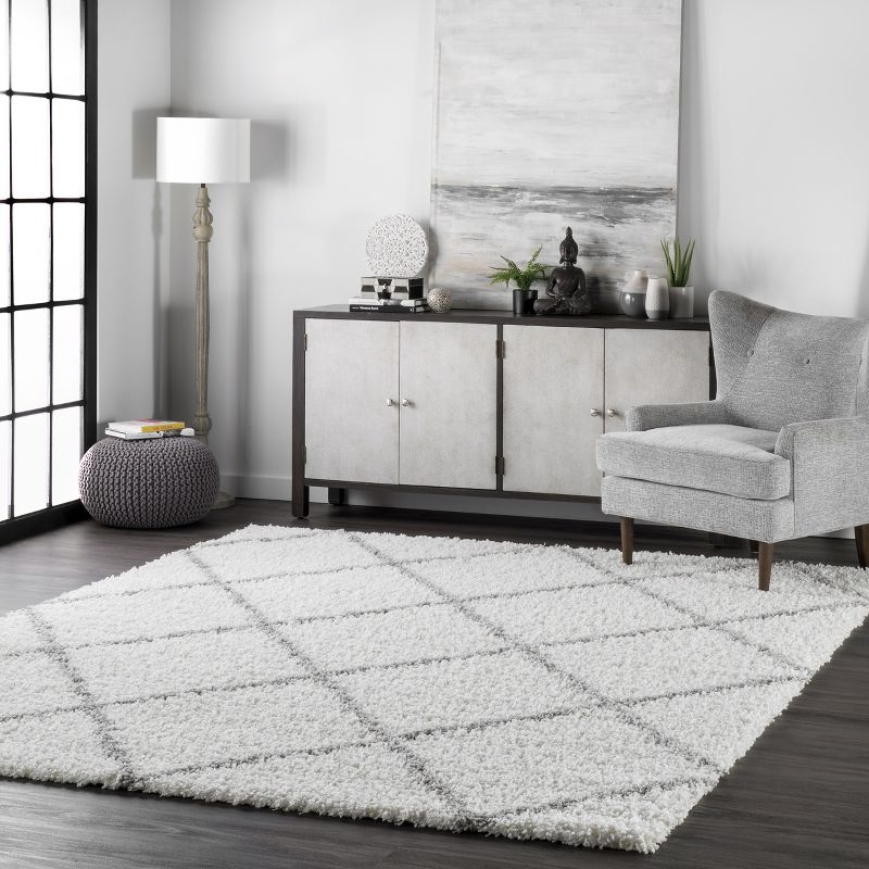 Nuloom Tess Trellis 8 Square Shag Indoor Area Rug for Living Room Bedroom Dining Room Nursery, White/Grey