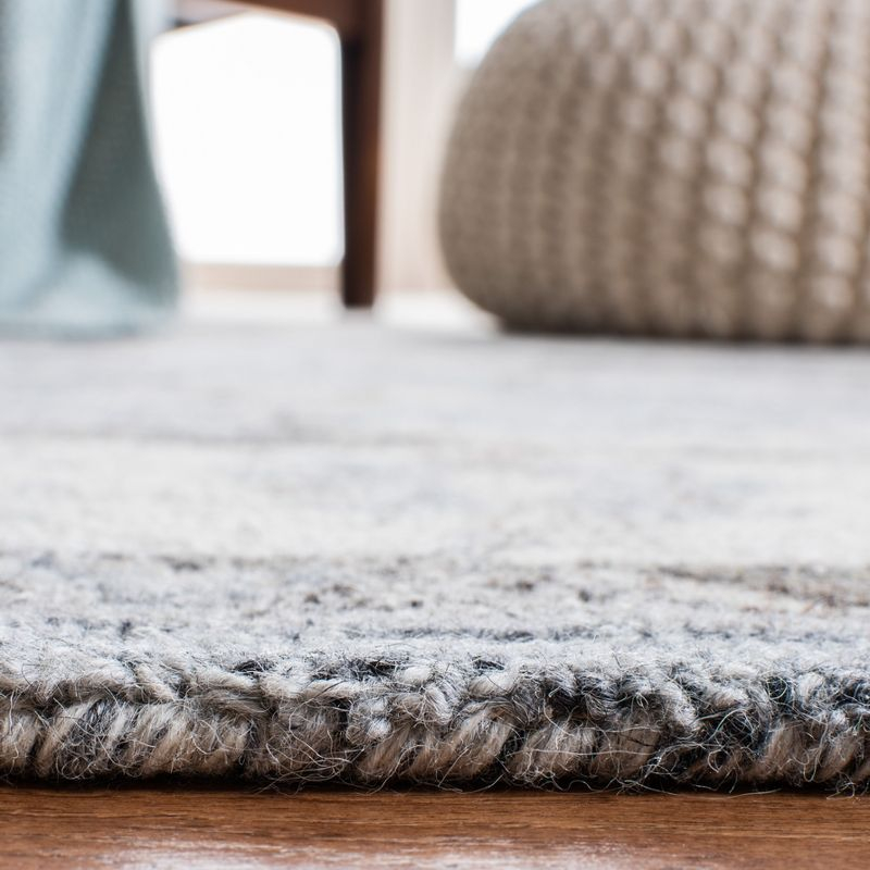 Suzani SZN331 Hand Tufted Area Rug - Grey/Ivory - 6'x9' - Safavieh.
