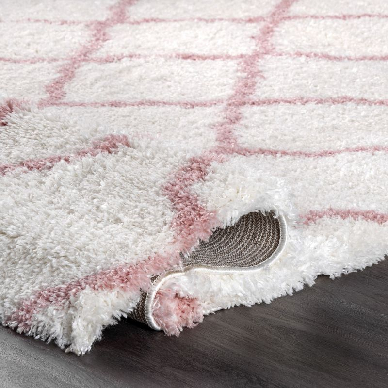 Nuloom Nelda Trellis 5x8 Shag Indoor Area Rug for Living Room Bedroom Dining Room Nursery, Baby Pink/White