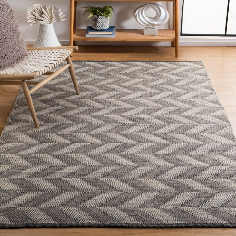 Kilim KLM730 Hand Woven Area Rug - Grey/Ivory - 5'x8' - Safavieh.