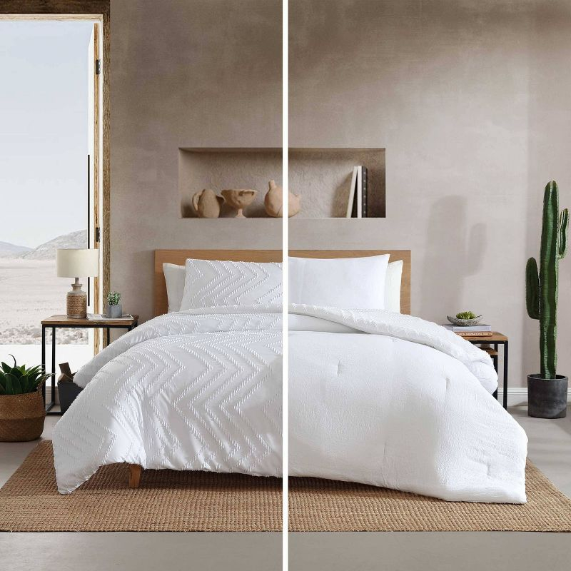 Full/Queen Prarie Zig Zag 100% Microfiber Comforter Bonus Set White - Wrangler: Polyester Fill, Jacquard Chenille Texture, Includes Shams & Throw
