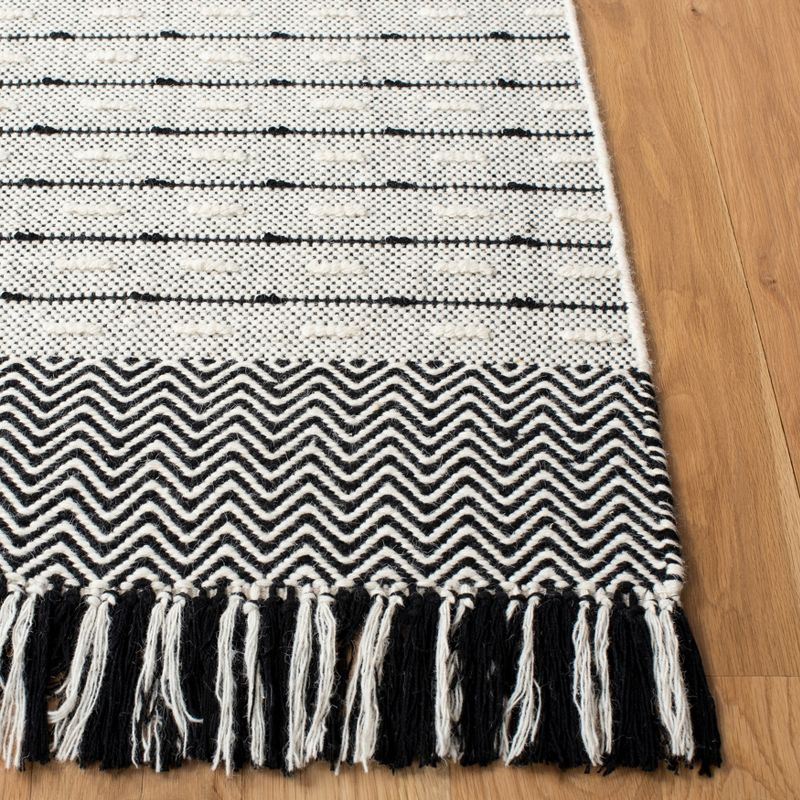 Vermont VRM504 Power Loomed Area Rug - Ivory/Black - 3'x5' - Safavieh.