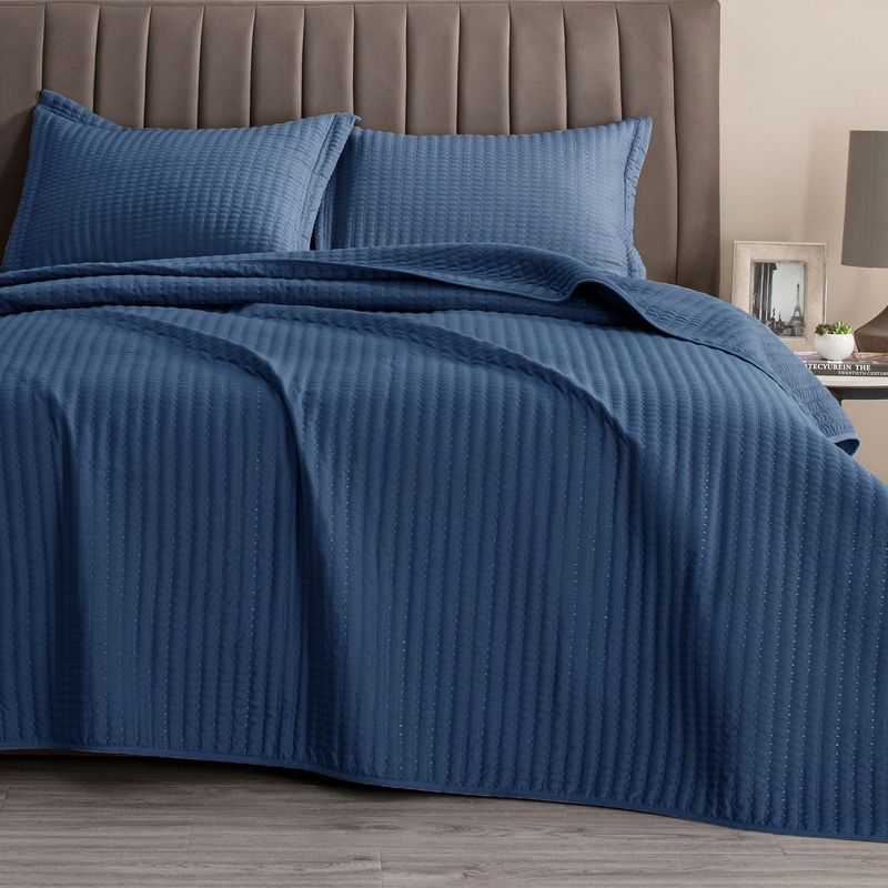 Great Bay Home Detailed Channel Stitch All-Season Reversible Quilt Set With Shams (King, Navy)