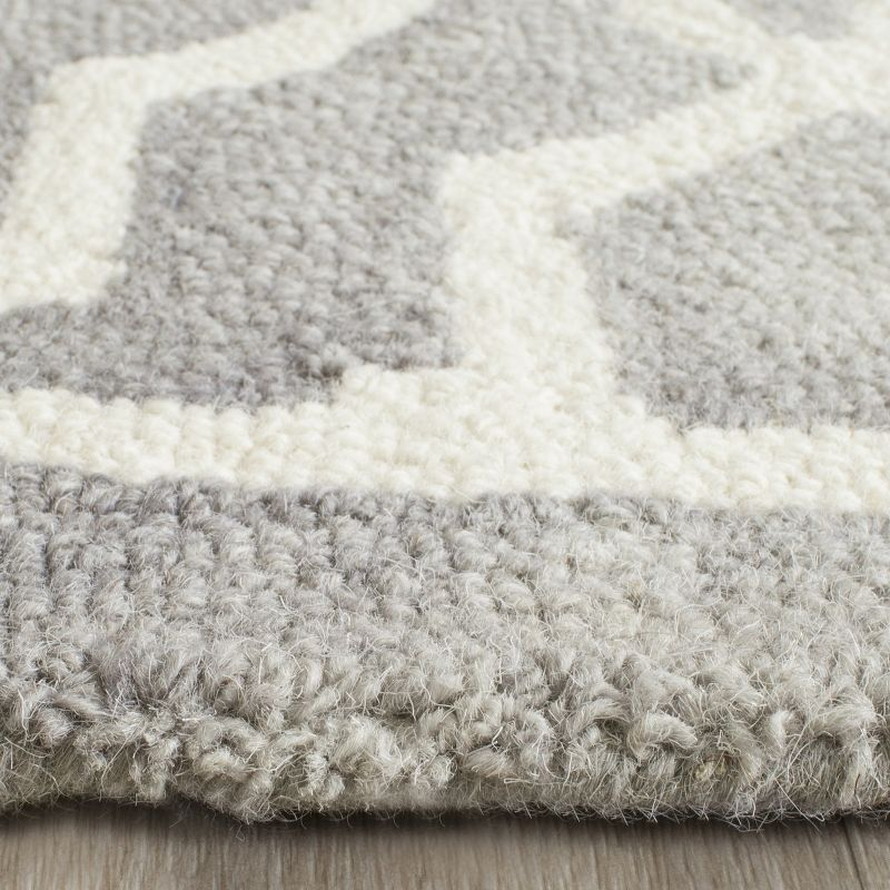 Dip Dye DDY539 Hand Tufted Indoor Area Rug - Grey/Ivory - 7' Round - Safavieh