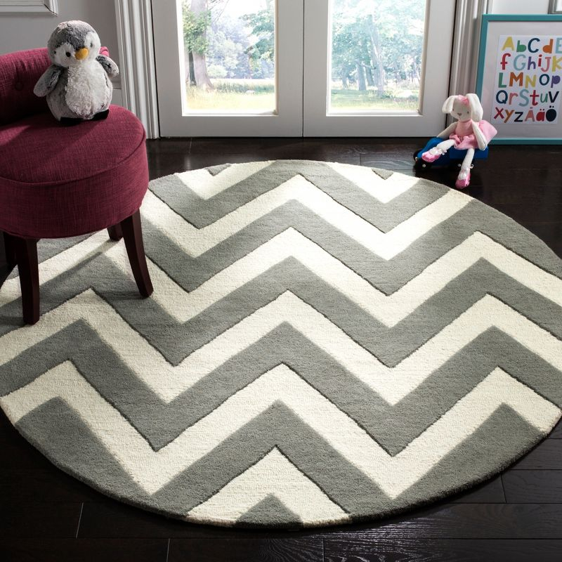 Safavieh Kids Basic Chevron SFK921 Hand Tufted Indoor Area Rug - Grey/Ivory - 5' Round - Safavieh