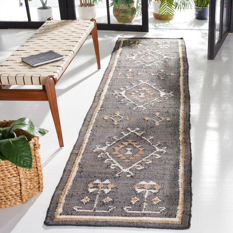 Kilim KLM762 Flat Weave Accent Rug - Black/Ivory - 2'3"x5' - Safavieh