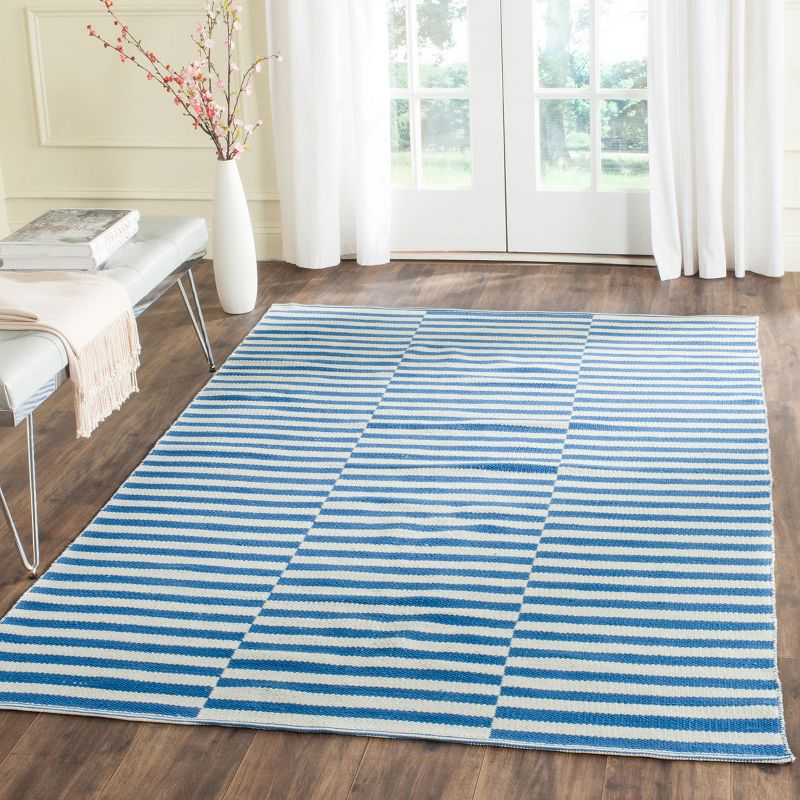 Montauk MTK715 Hand Woven Indoor Area Rug - Ivory/Blue - 5'x7' - Safavieh