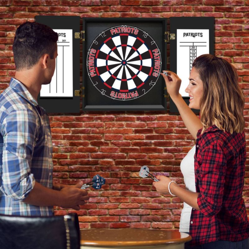 NFL New England Patriots Fan's Choice Dartboard Set