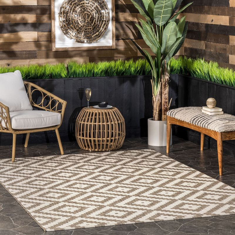 Nuloom Marybelle Trellis 5x8 Indoor/Outdoor Area Rug for Living Room Patio Deck Front Porch Kitchen, Taupe/Ivory