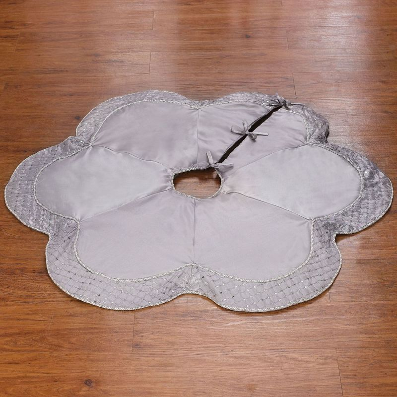 BrylaneHome Scallop Edge Border Christmas Tree Skirt - Red