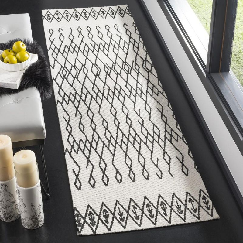 Cedar Brook CDR501 Loomed Indoor Runner Rug - Ivory/Black - 2'3"x6' - Safavieh