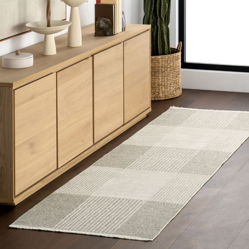 Nuloom Kirby Plaid Pet Friendly Premium Reversible Machine Washable Area Rug, Runner 2' 6" x 8', Cream