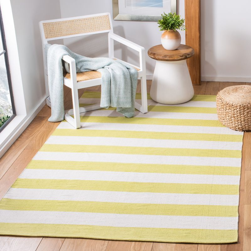 Montauk MTK712 Hand Woven Indoor Accent Rug - Green/Ivory - 4'x6' - Safavieh