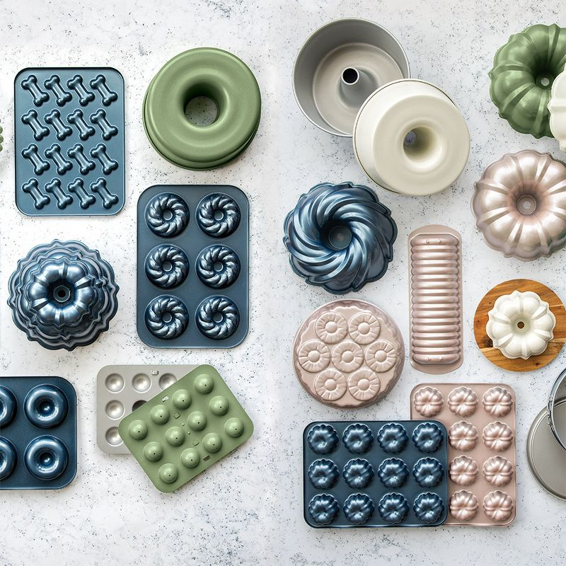 Nordic Ware Classic Donut Pan Blue