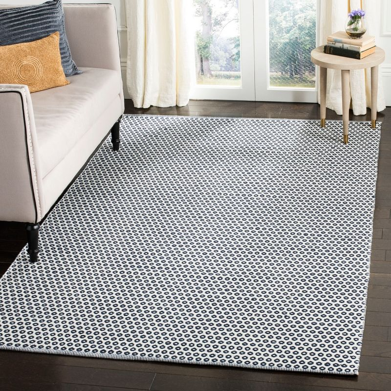 Montauk MTK616 Hand Woven Indoor Area Rug - Navy/Ivory - 5'x8' - Safavieh