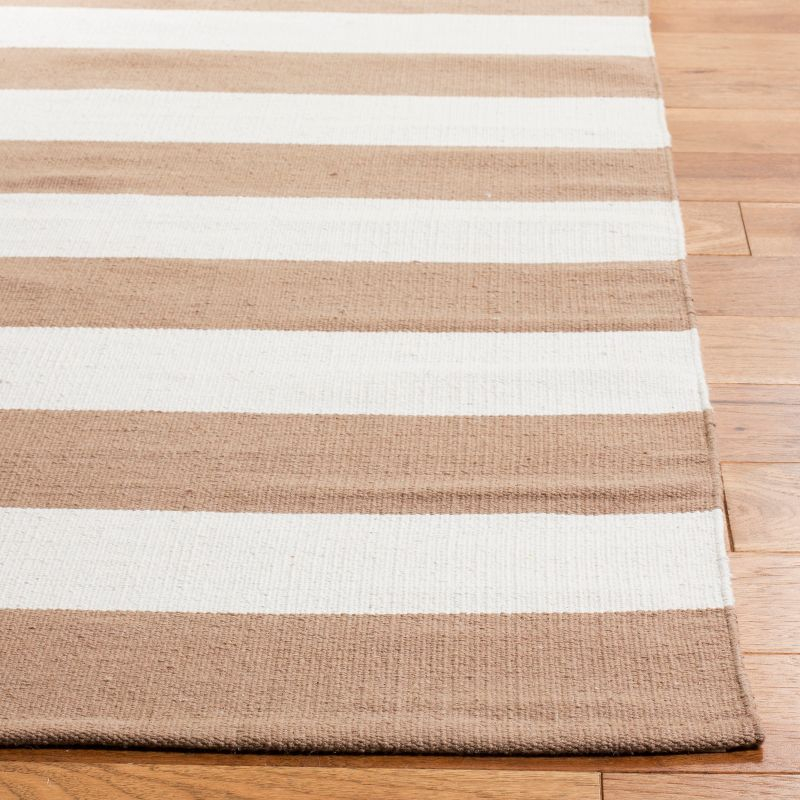 Montauk MTK712 Hand Woven Indoor Accent Rug - Sand/Ivory - 2'6"x4' - Safavieh