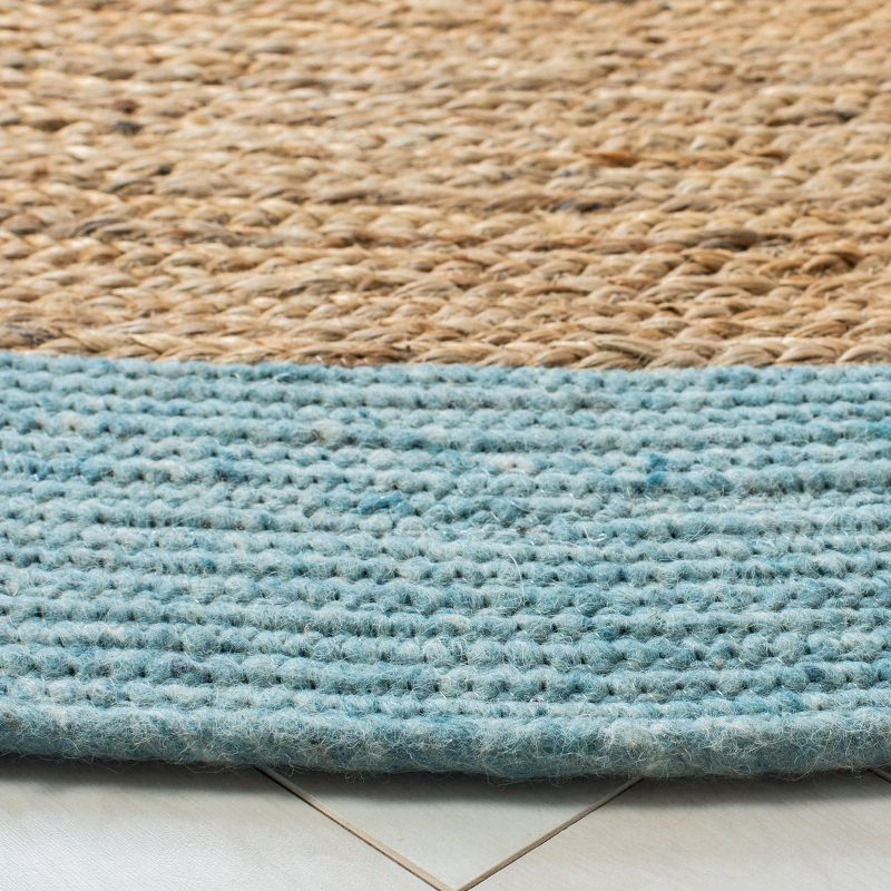 Braided BRD910 Hand Woven Indoor Accent Rug - Blue/Natural - 3' Round - Safavieh