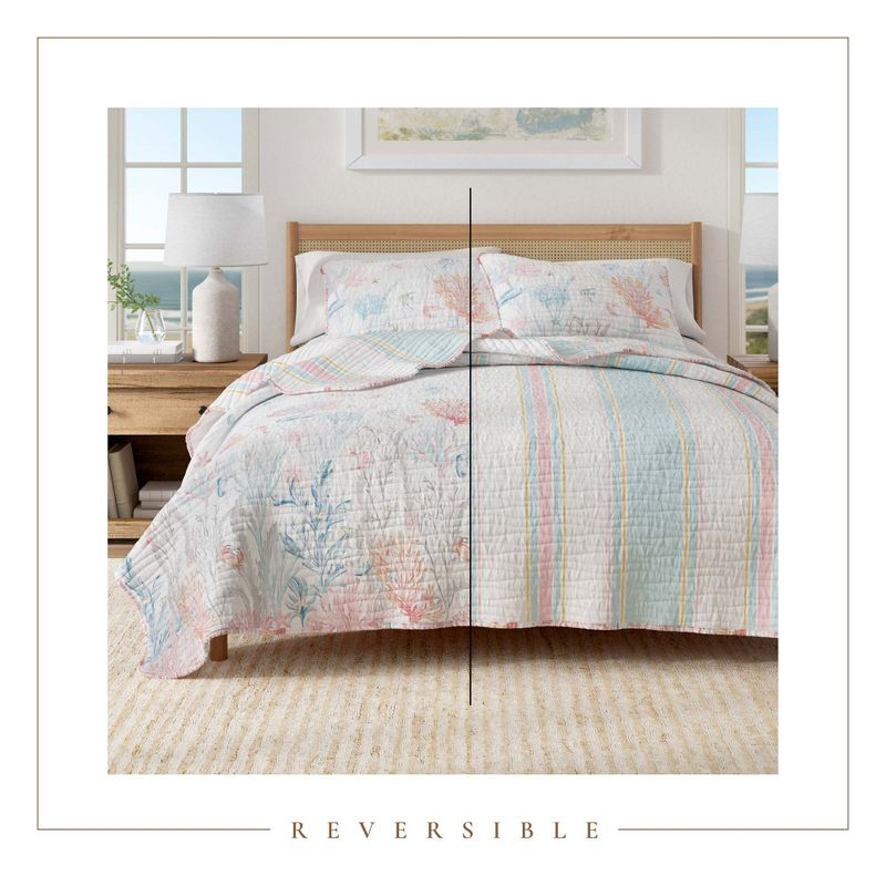 Coastal Coral Reef Reversible Quilt Set with Shams (Twin / Twin XL, Coral Reef)