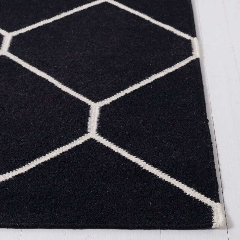 Dhurries DHU635 Hand Woven Area Rug - Black/Ivory - 6'x9' - Safavieh.
