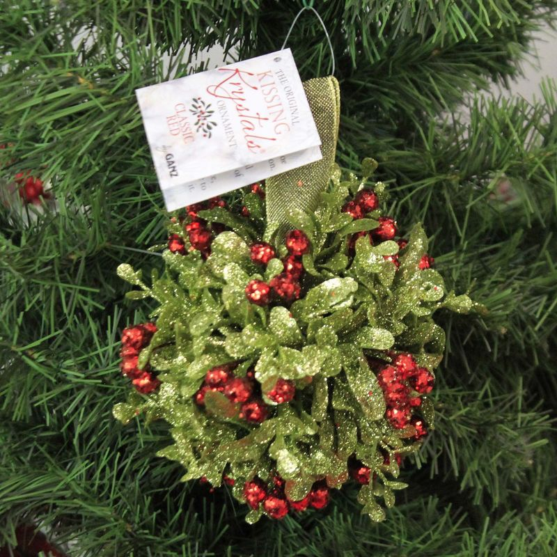 Ganz 6.0 Inch Kissing Ball Berries Mistletoe Tree Ornaments