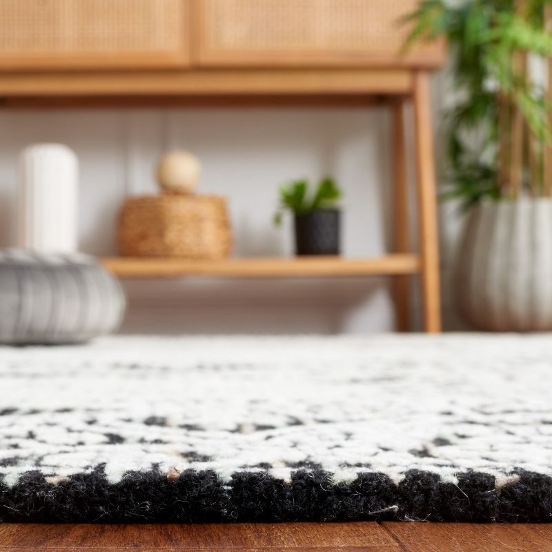 Ebony EBN114 Hand Tufted Area Rug - Black/Ivory - 6'x9' - Safavieh.