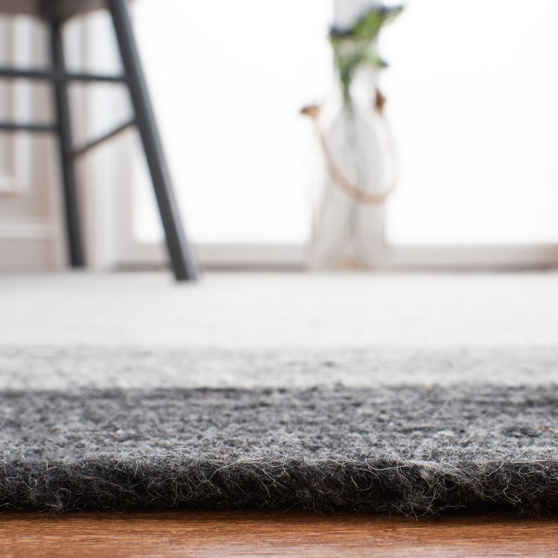 Braided BRD903 Hand Woven Indoor Area Rug - Grey/Ivory - 8' Round - Safavieh