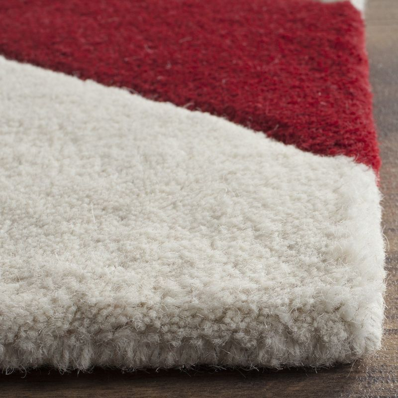 Chatham CHT715 Tufted Indoor Area Rug - Red/Ivory - 2'x3' - Safavieh