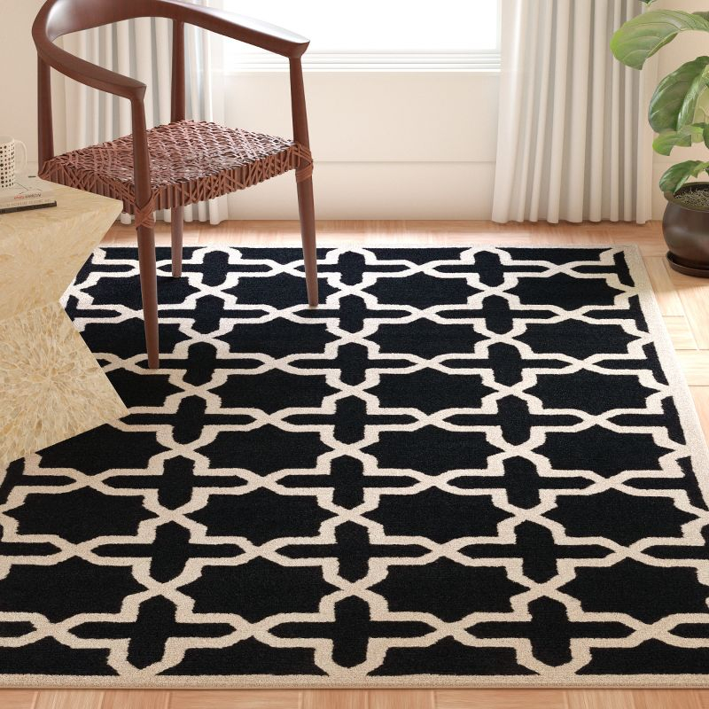 Cambridge CAM125 Tufted Indoor Area Rug - Black/Ivory - 4'x6' - Safavieh