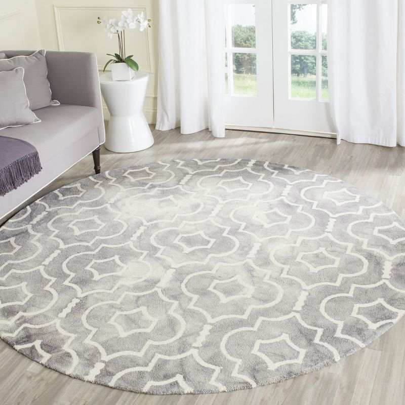 Dip Dye DDY538 Hand Tufted Indoor Area Rug - Grey/Ivory - 5' Round - Safavieh