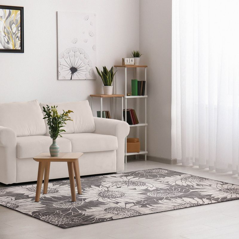 Liora Manne Carmel Sunflower Field Indoor/Outdoor Rug Black 4'10" x 7'6"