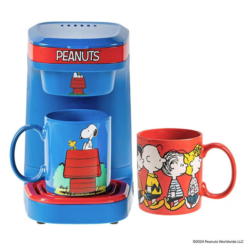 Uncanny Brands Peanuts Single Cup Coffee Maker Gift Set with 2 Mugs