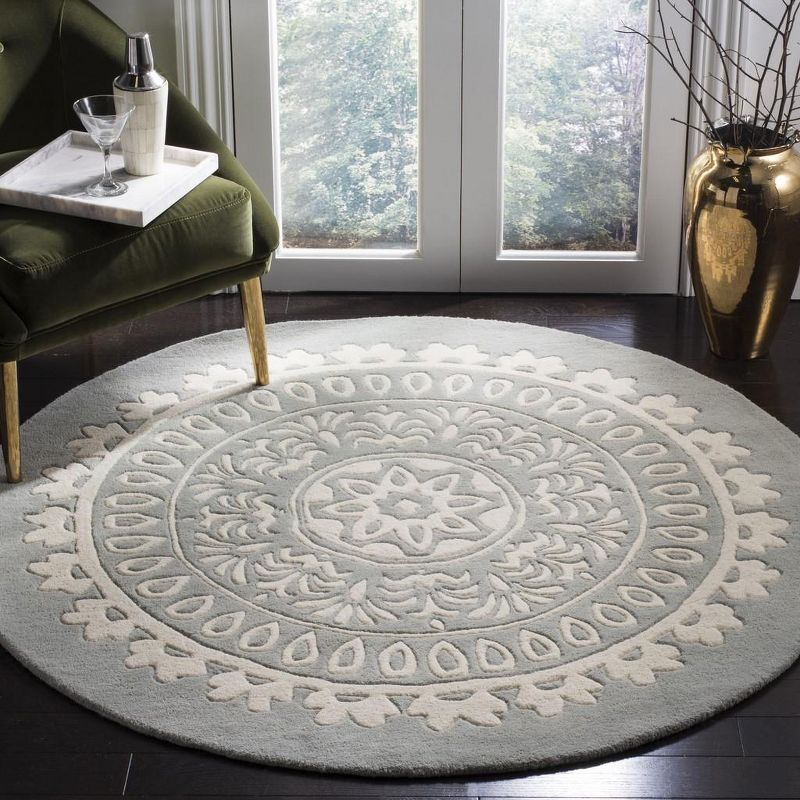 Bella BEL122 Hand Tufted Area Rug - Grey/Ivory - 7' round - Safavieh.