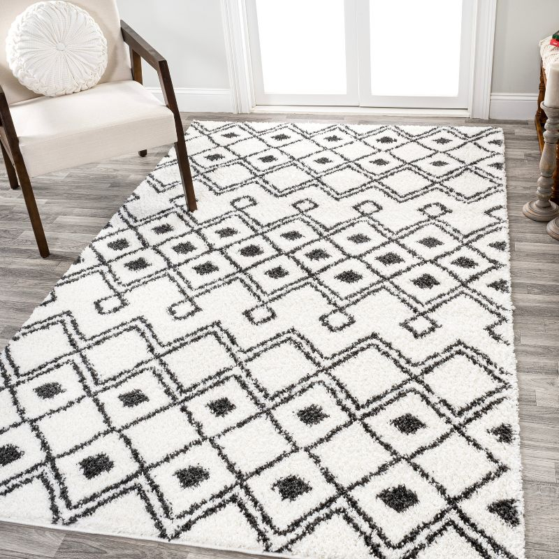 3'x5' Caimari Moroccan Diamond Shag Area Rug, White/Black - JONATHAN Y