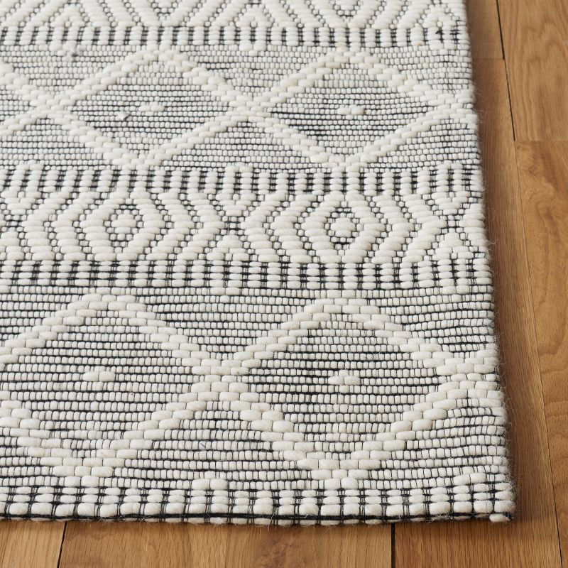 Marbella MRB751 Flat Weave Indoor Area Rug - Ivory/Black - 8'x10' - Safavieh