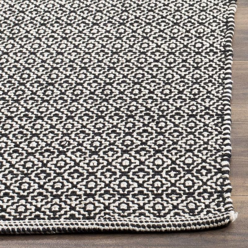 Montauk MTK717 Hand Woven Indoor Area Rug - Ivory/Black - 6'x6' - Safavieh.